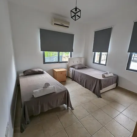 4 Bedroom In Edremit North Cyprus קיירניה