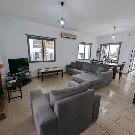 וילה 4 Bedroom In Edremit North Cyprus קיירניה